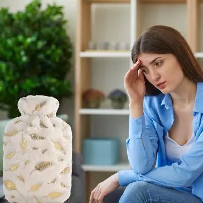 Bouillotte peluche antifroid chaleureuse et réconfortante au pelage blanc et doré