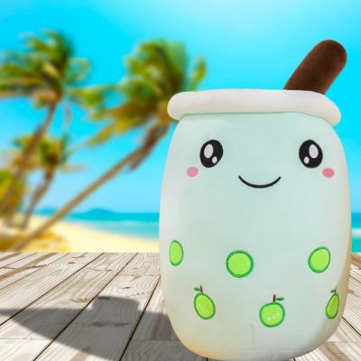 Peluche bubble tea-peluche kawaii jus de pommes à la plage sous les cocotiers