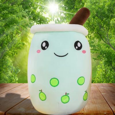 Peluche bubble tea-peluche kawaii souriant au jus de pommes au jardin