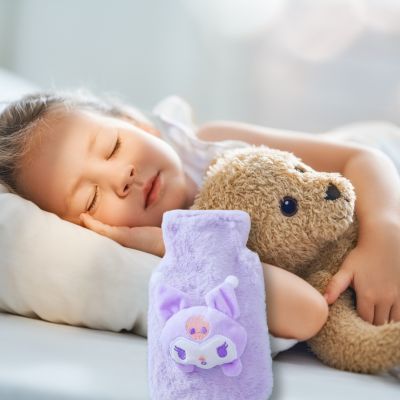 Bouillotte peluche antidouleur des bras pour apaiser des jeunes enfants 