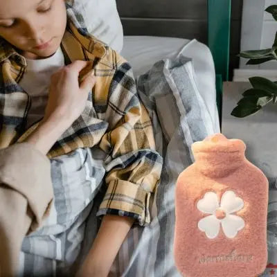 Bouillotte peluche, le remède contre les courbatures d'un enfant malade