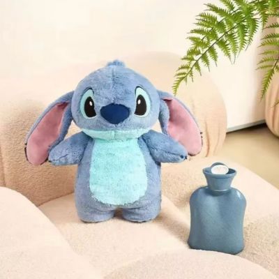 Bouillotte peluche une peluche kawaii la peluche stitch assise au lit