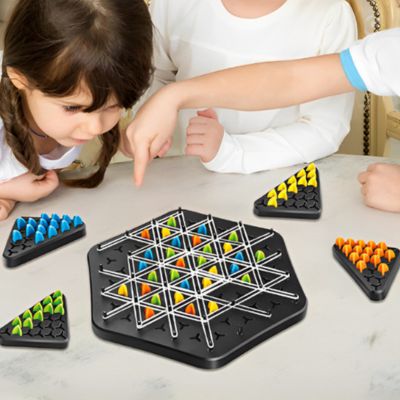 Jeu de société avec pins et jeu stratégique Montessori familial 