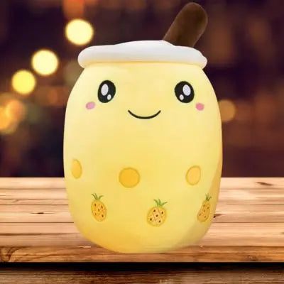 Peluche bubble tea ananas souriant et joyeux dans la terrasse la nuit
