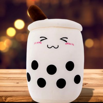 Peluche bubble tea lait frappé merveilleux présent en soirée à la terrasse