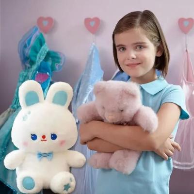 Peluche kawaii-nounours-peluche lapin étreinte avec jeune fille