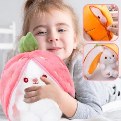 Peluche kawaii -peluche lapin réversible en fraise câlins avec fille