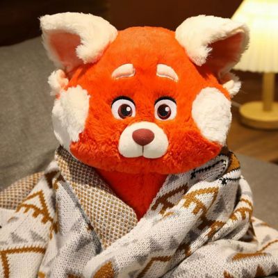 Peluche kawaii le mignon renard emmitouflé au lit avec des couvertures