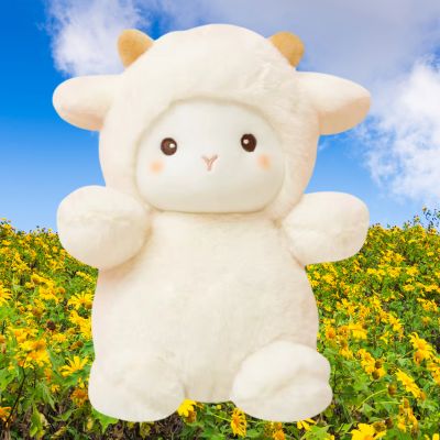 Peluche mouton blanc et chatoyant petites cornes au champ fleuri