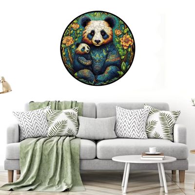 Puzzle en bois panda trop mignon assis calmement dans un tableau au salon