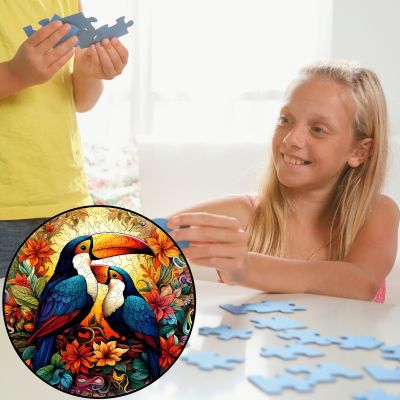 Puzzle pélican tropical attrayant avec une fille souriante qui joue