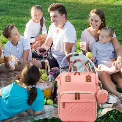 Un sac a dos rose sac a langer pour contenir les effets personnels de la famille