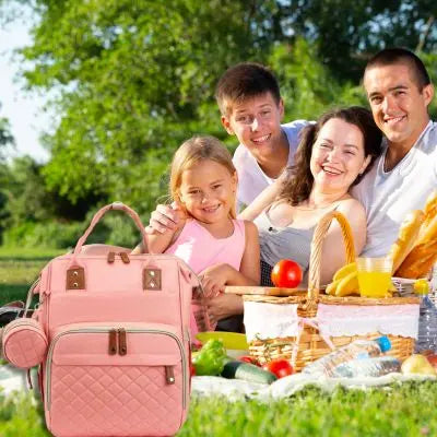 sac a dos rose sac a langer autour d'une famille heureuse