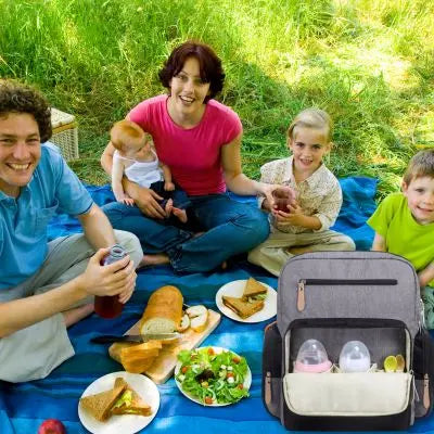 sac a langer noir-et-gris répond aux exigences de la famille porte biberon